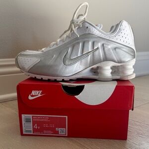 Nike Shox R4 Youth